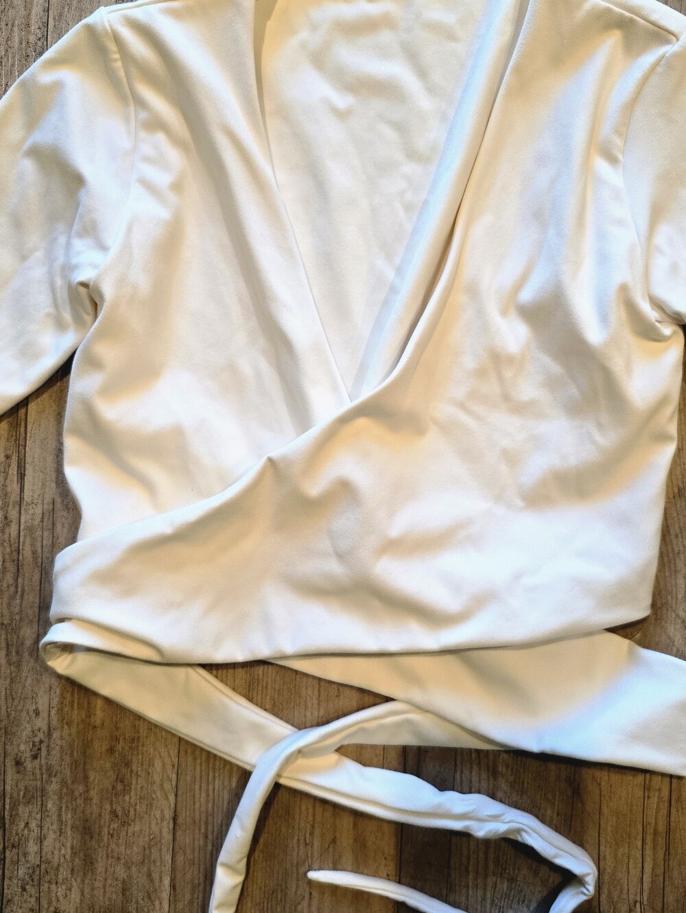 Astoria activewear Live Luxe wrap sleeved crop top size Medium - Picture 7 of 10